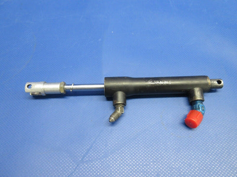 Beech 19A Musketeer Vertical Hydraulic Master Cylinder 96-380034-5 (0424-1326)