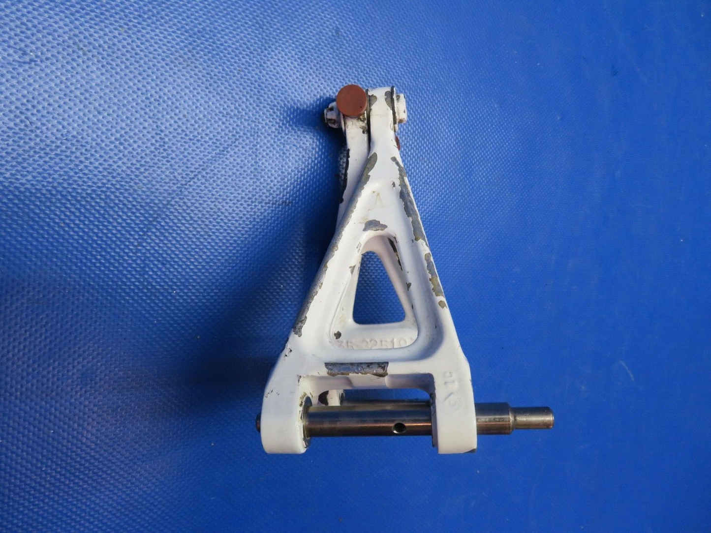 Beech 95 Upper & LWR Nose Gear Torque Knees w/ Pins P/N 35-820107-1 (0624-1807)