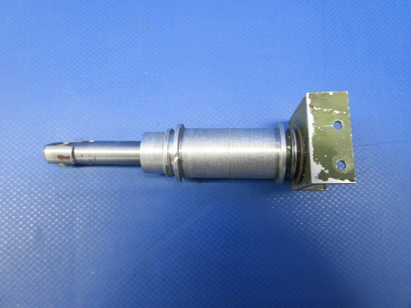 Piper PA-34-200T Seneca II Stabilator Trim Barrel & Shaft 65246-02 (0524-1223)