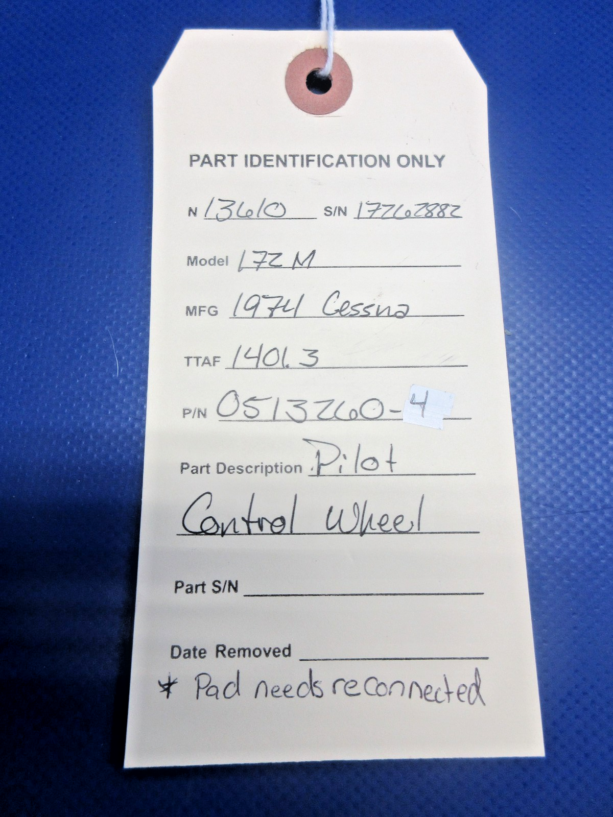 Cessna 172 / 172M Pilot Control Wheel P/N 0513260-4 (0826-769)10