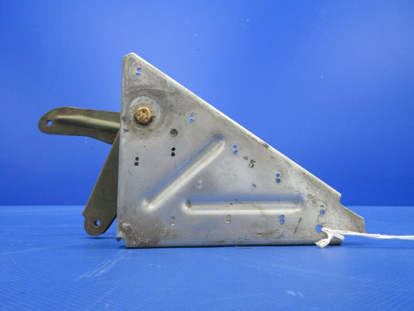 Cessna 150 Flap Bellcrank Assembly Right Hand P/N 0523535-8 (0224-1361)