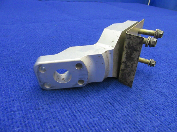 Cirrus SR-22 Axle Fitting Main Gear P/N 18103-001 (0122-378)