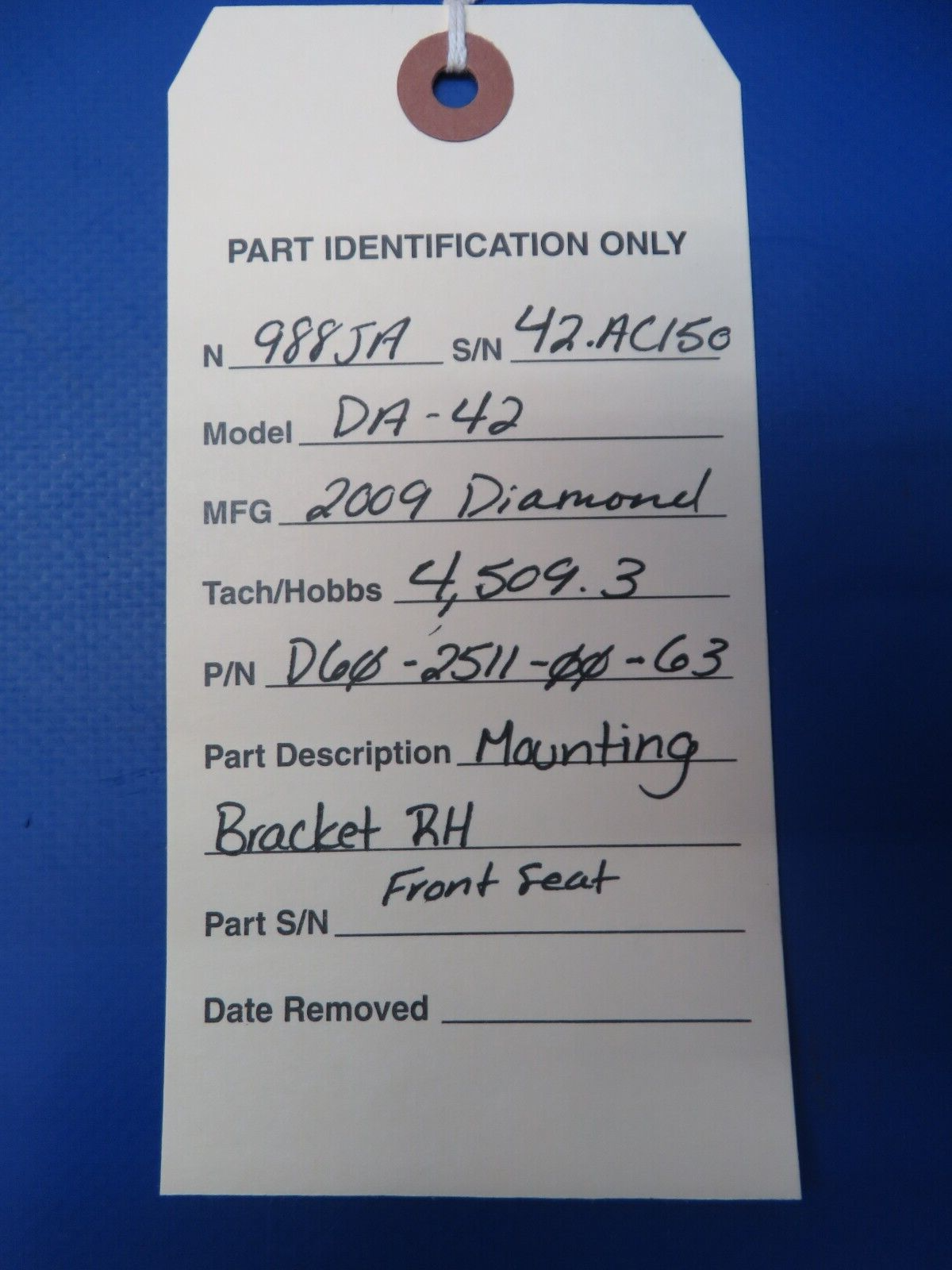 Diamond DA-42 Mounting Bracket RH Front Seat P/N D60-2511-00-63 (0623-491)