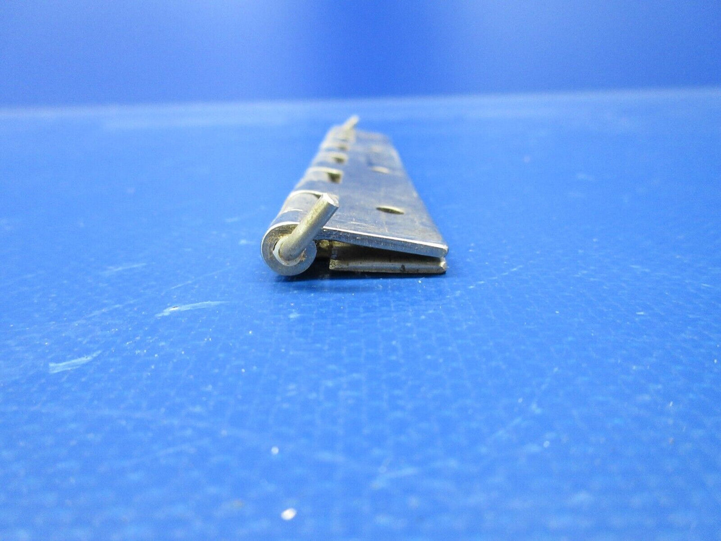 NOS Piper Aileron Hinge P/N 773667-16 (1223-670)