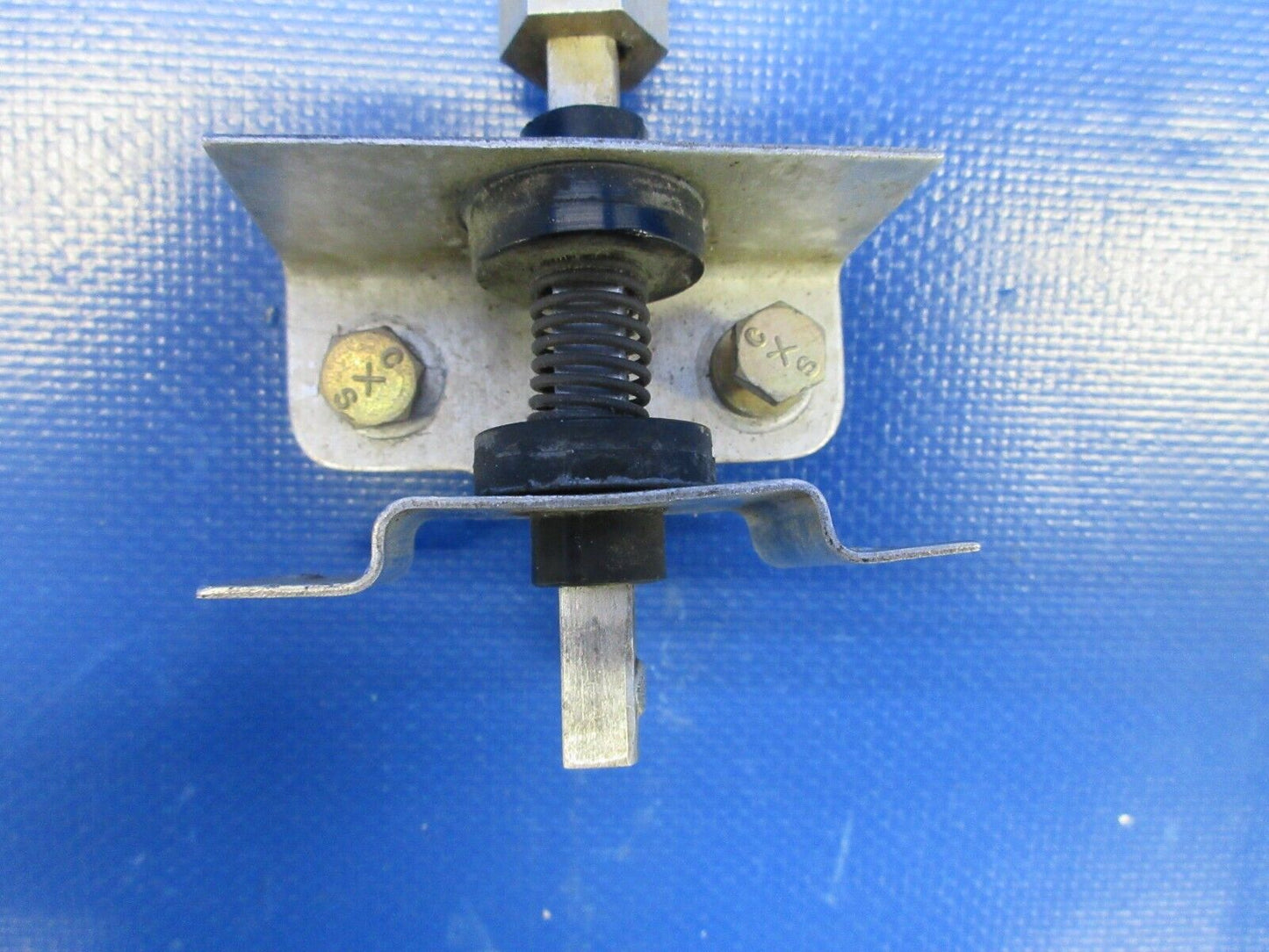 Cessna 210 Fuel Selector Shaft Assy P/N 1216016-200 (1223-695)