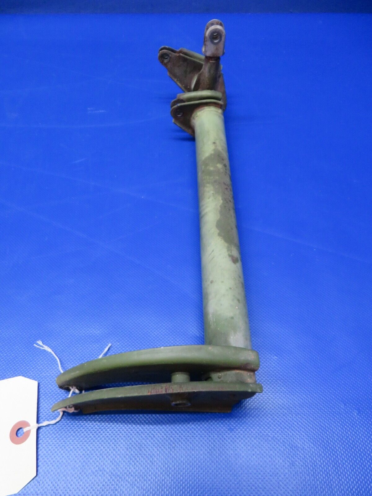 Early Cessna 310 / 310B RH MG Torque Tube Retract P/N 0843510-16 (1223-225)