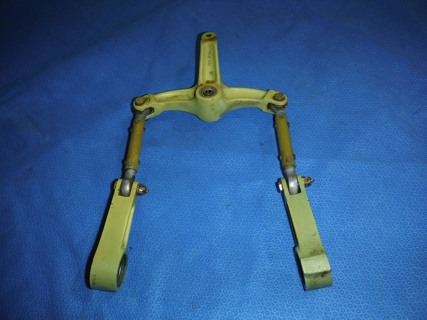 Beech Baron B-55 Bellcrank Co-Pilot 35-524138-2 w/ Rods (0515-60)