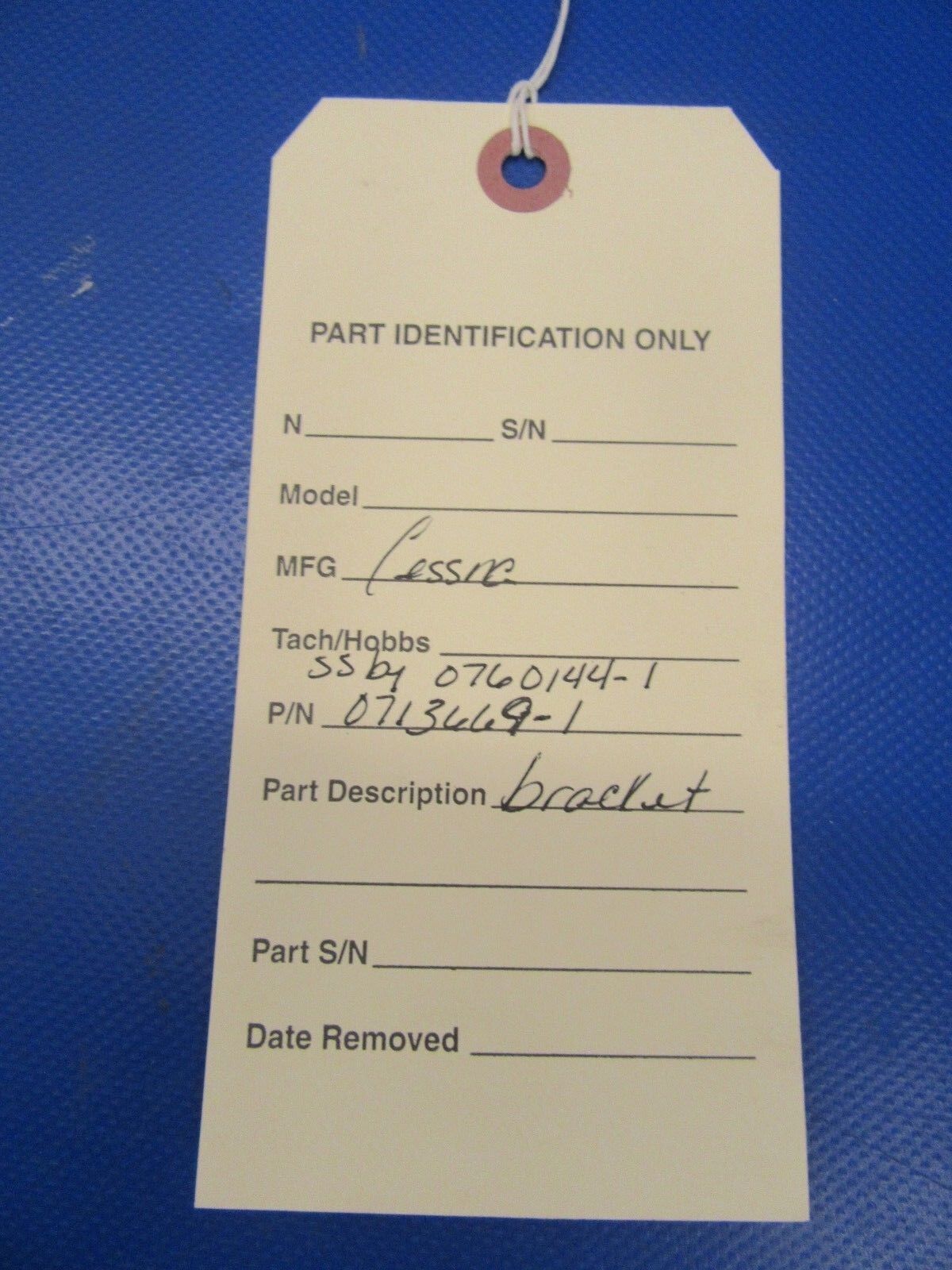 Cessna Bracket P/N 0713669-1 Use P/N 0760144-1 NOS (0918-53)