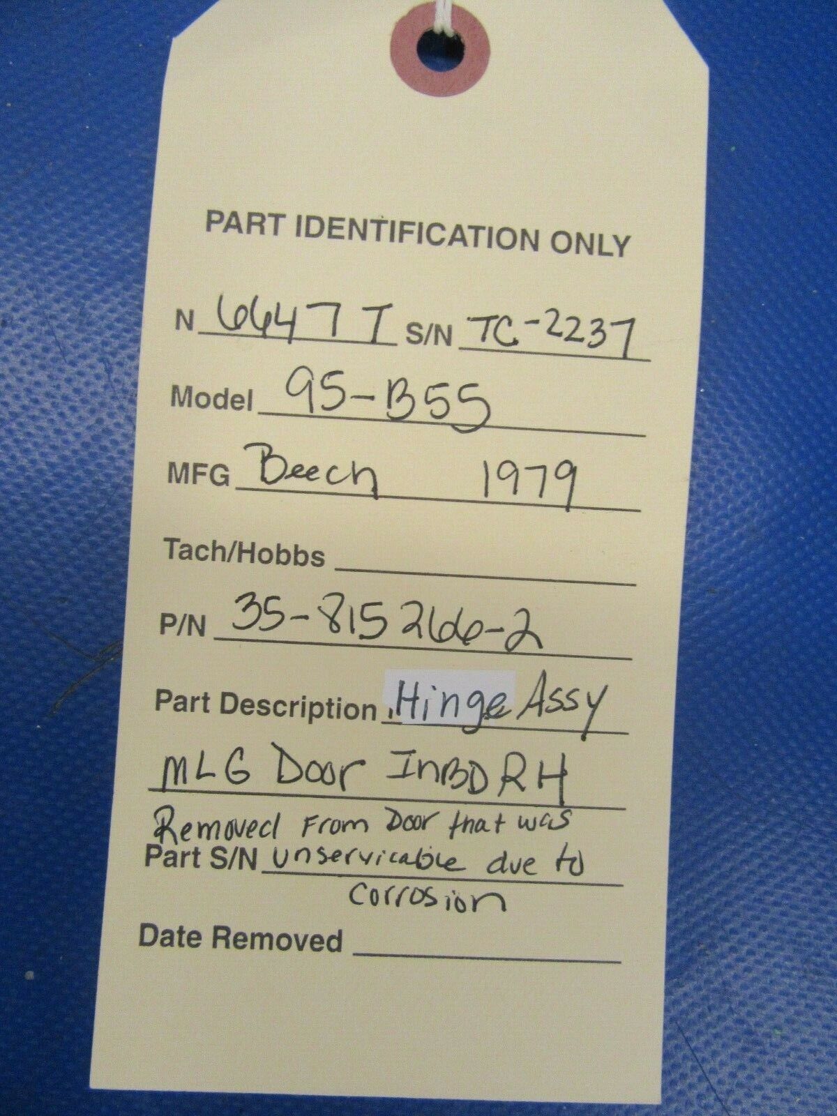 Beech 95-B55 Hinge Assy RH INBD MLG Door FWD Hinge P/N 35-815266-2 (0819-113)