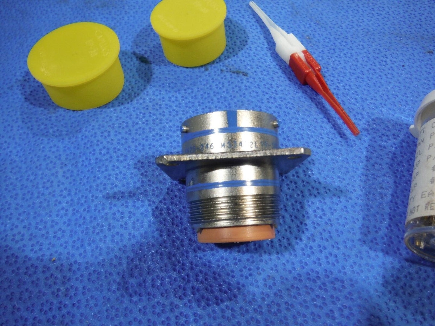 ITT Cannon Circular Connector P/N MS3472L18-32S (1015-32)