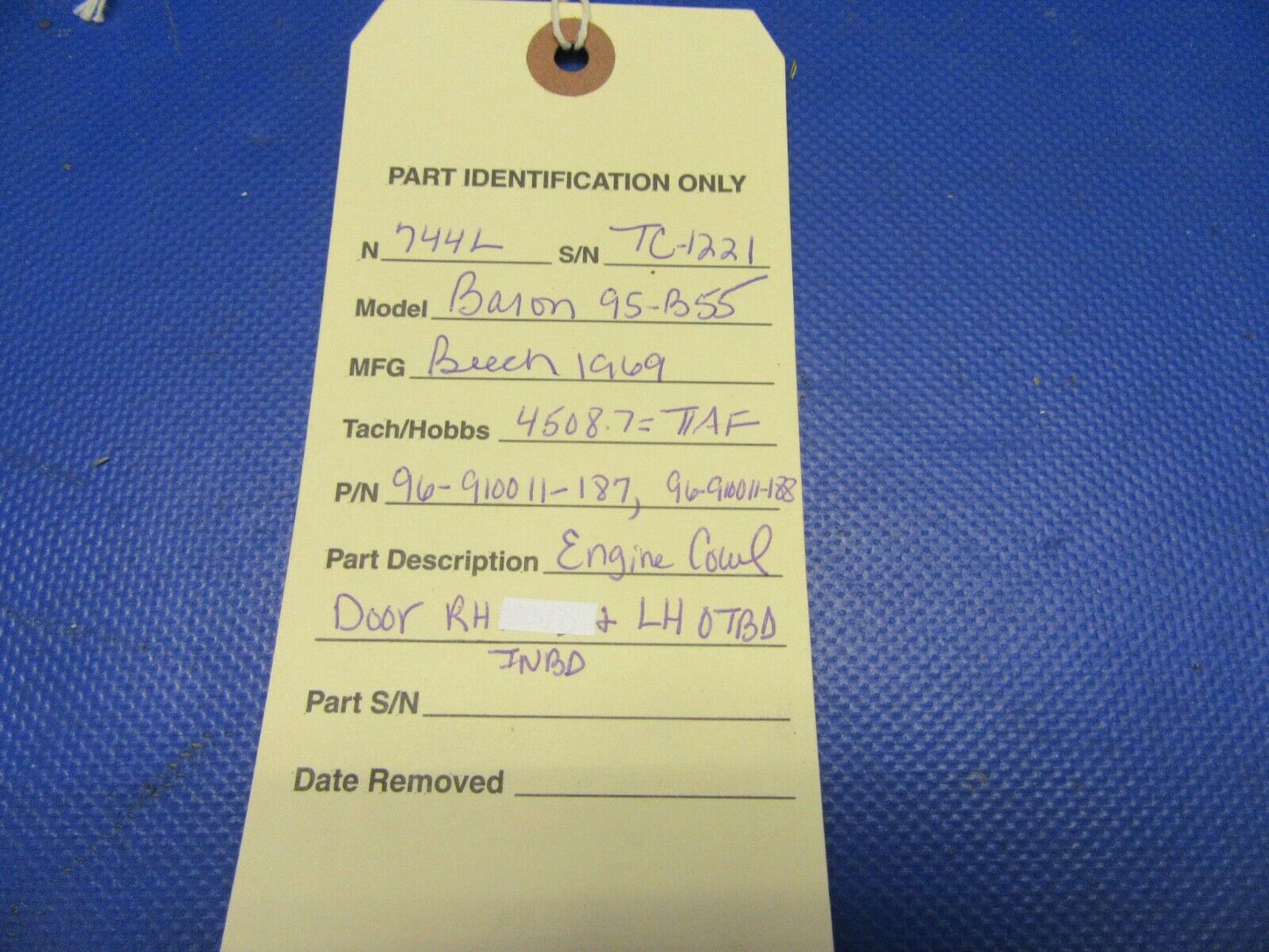 Beech 95-B55 Engine Cowl Door RH INBD & LH OTBD P/N 96-910011-624 (0721-325)