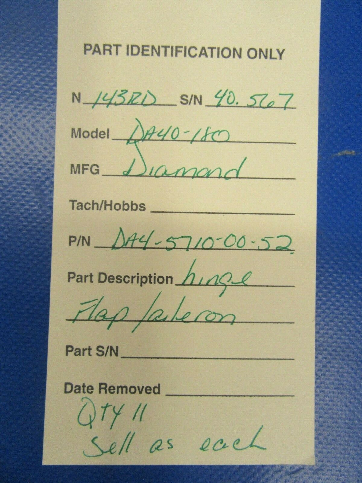Diamond DA40-180 Hinge Flap / Aileron DA4-5710-00-52 (0319-72)