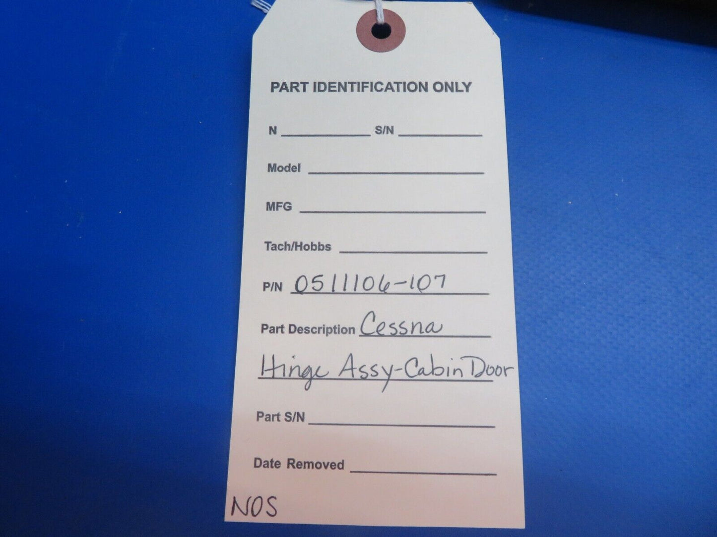 Cessna Hinge Assy - Cabin Door P/N 0511106-107 NOS (1122-631)