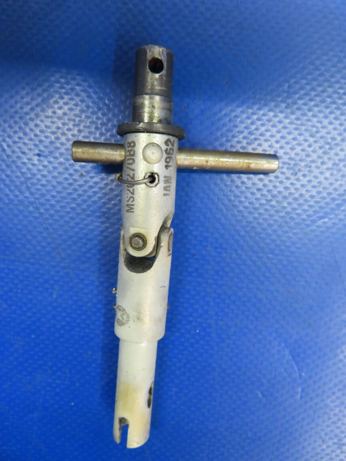Beech Baron 95-A55 H & E ACFT Fuel Selector Valve LH HE 825-2 (0420-54)