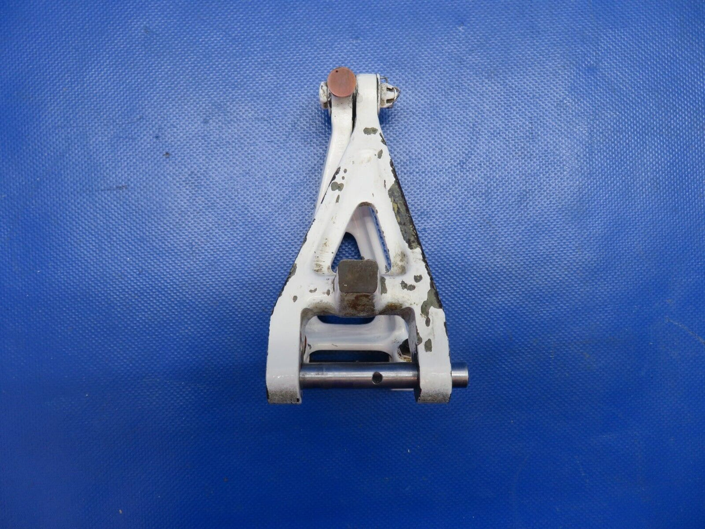 Beech 95 Upper & LWR Nose Gear Torque Knees w/ Pins P/N 35-820107-1 (0624-1807)