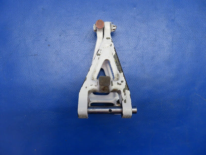 Beech 95 Upper & LWR Nose Gear Torque Knees w/ Pins P/N 35-820107-1 (0624-1807)