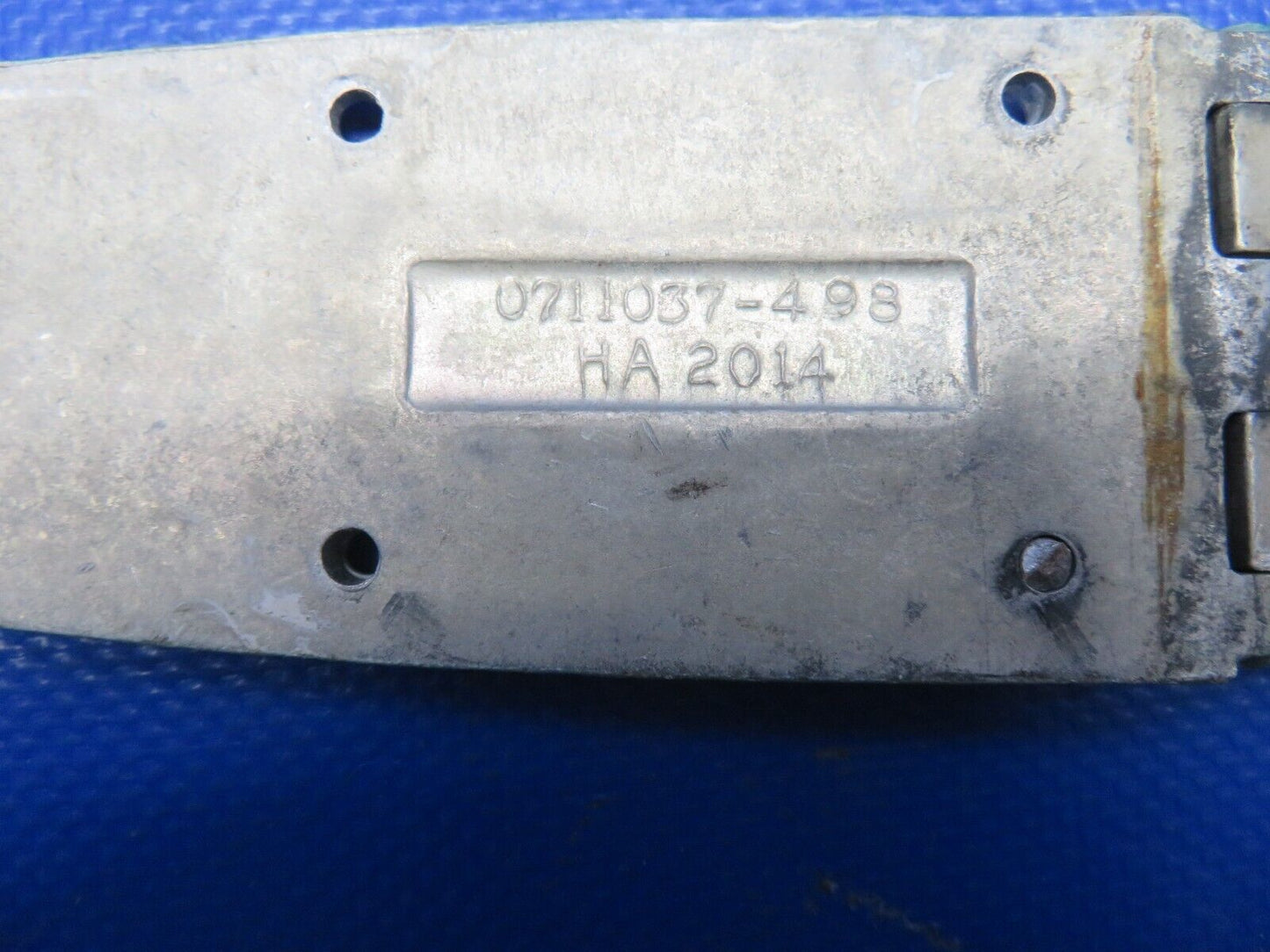 Cessna Cabin Door Hinge Assy LH Lower / RH Upper P/N 0711037-498 (0724-1847)