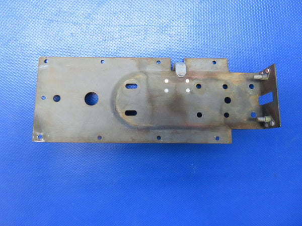 Cessna 150 RH Door Latch Mounting Plate & Housing Assy P/N 0413388-1 (0724-1832)