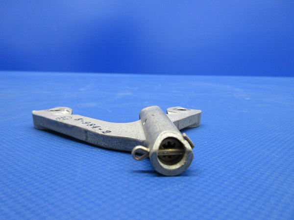 Beech 95 / D95A Travel Air Hartzell Blade Prop Bracket P/N B-984-2 (0524-1081)