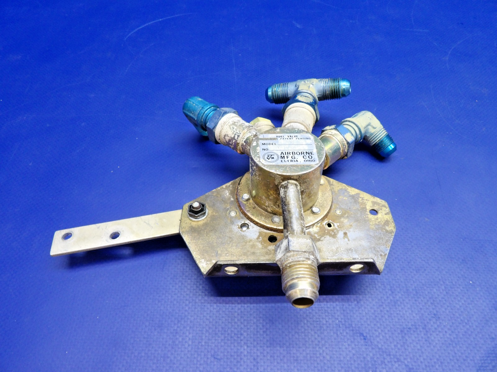 Cessna 337 / 337D Skymaster Airborne Fuel Valve P/N 1H12-2 Model 8N (0426-1341)3