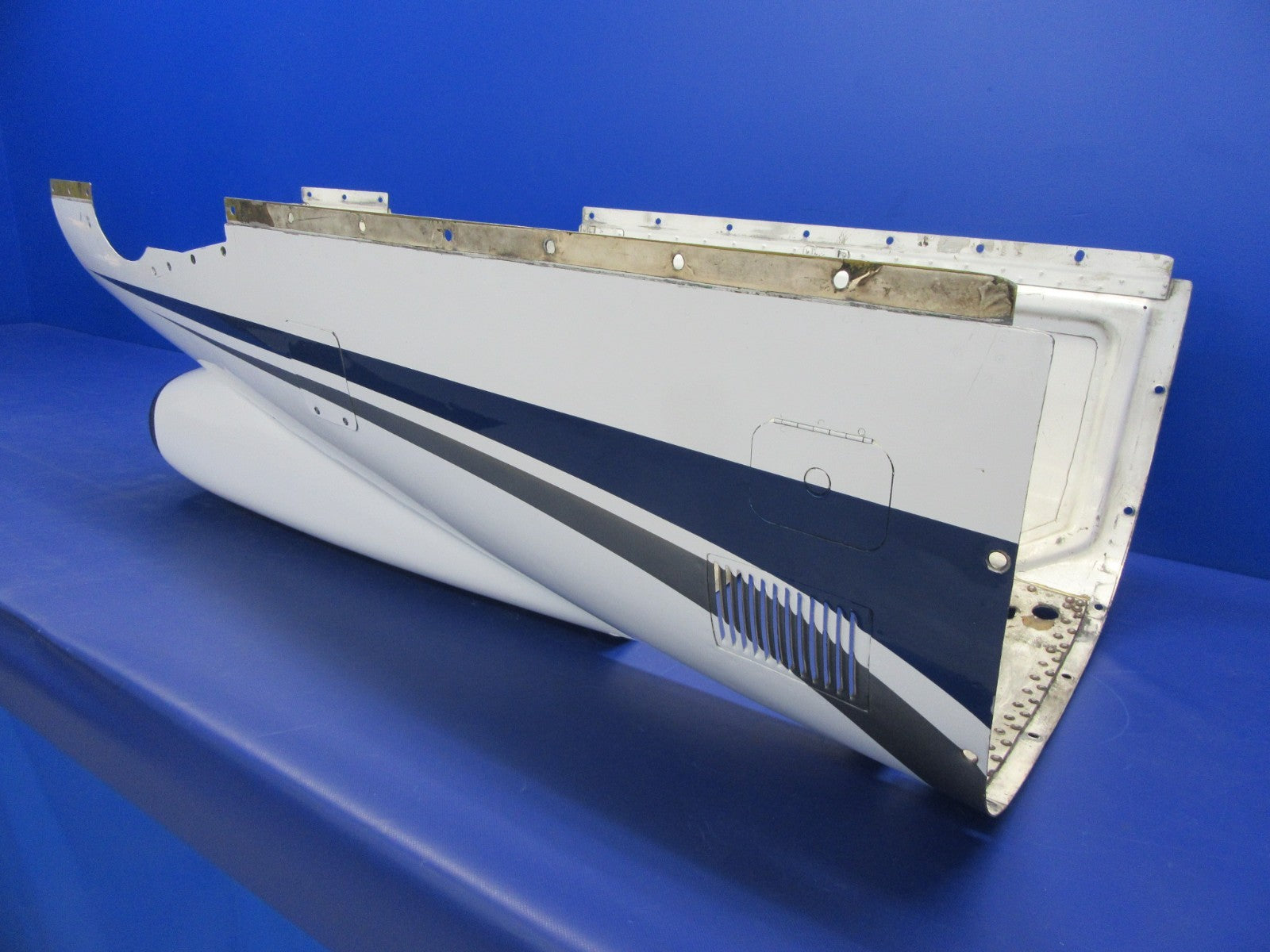 Piper PA-31T1 Cheyenne RH Lower Cowling P/N 50107-26 (0426-10)1