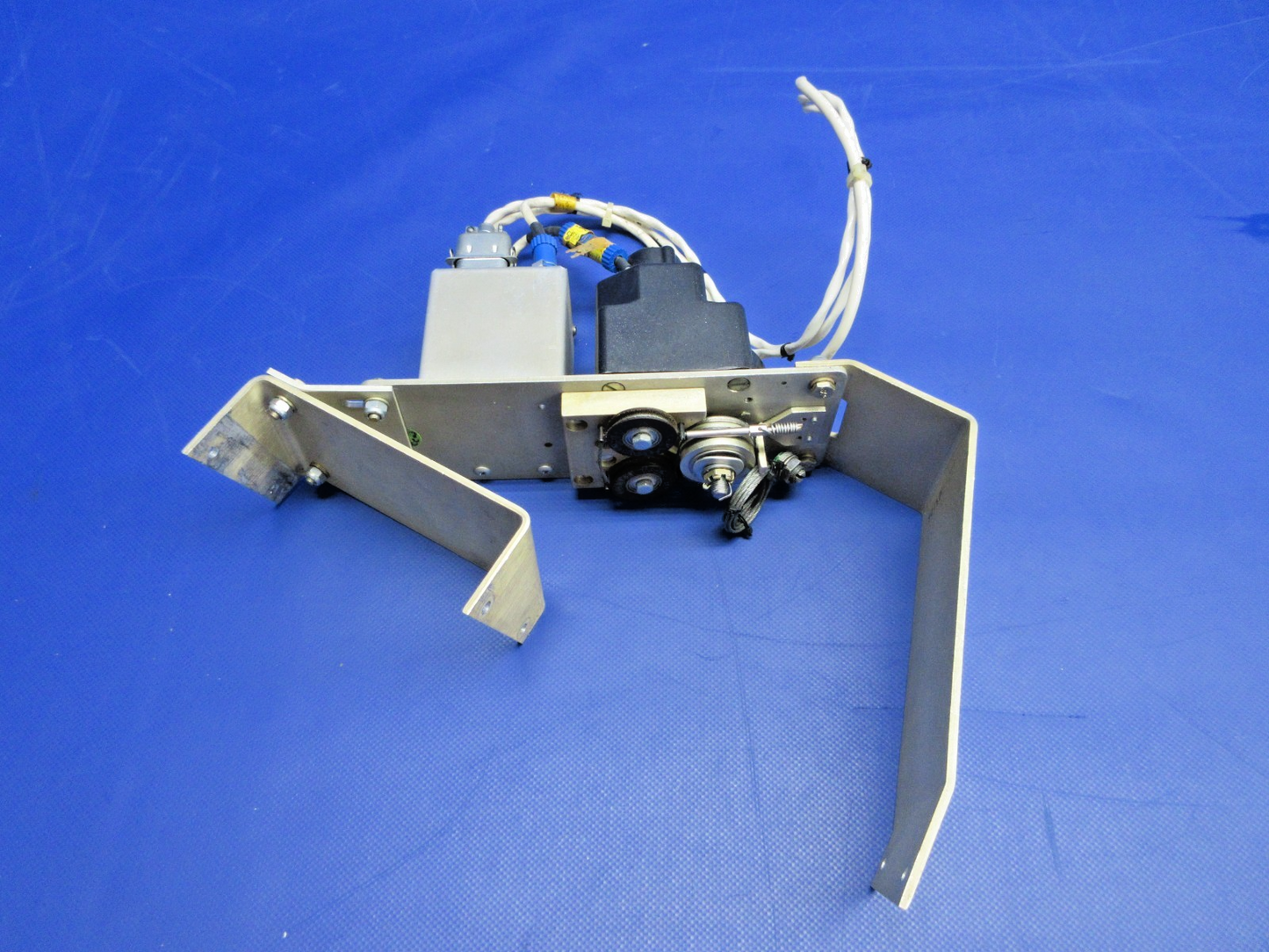 Beech Edo-Aire Mitchell IC469-5-303 Trim Servo w/ Amplifier 28V (0326-837)6