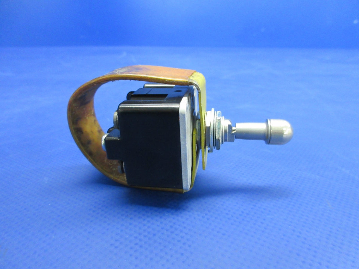 Piper PA24 Toggle Switch & Circuit Breaker LOT 4TL66-1L, MS24658-21  (0826-836)6