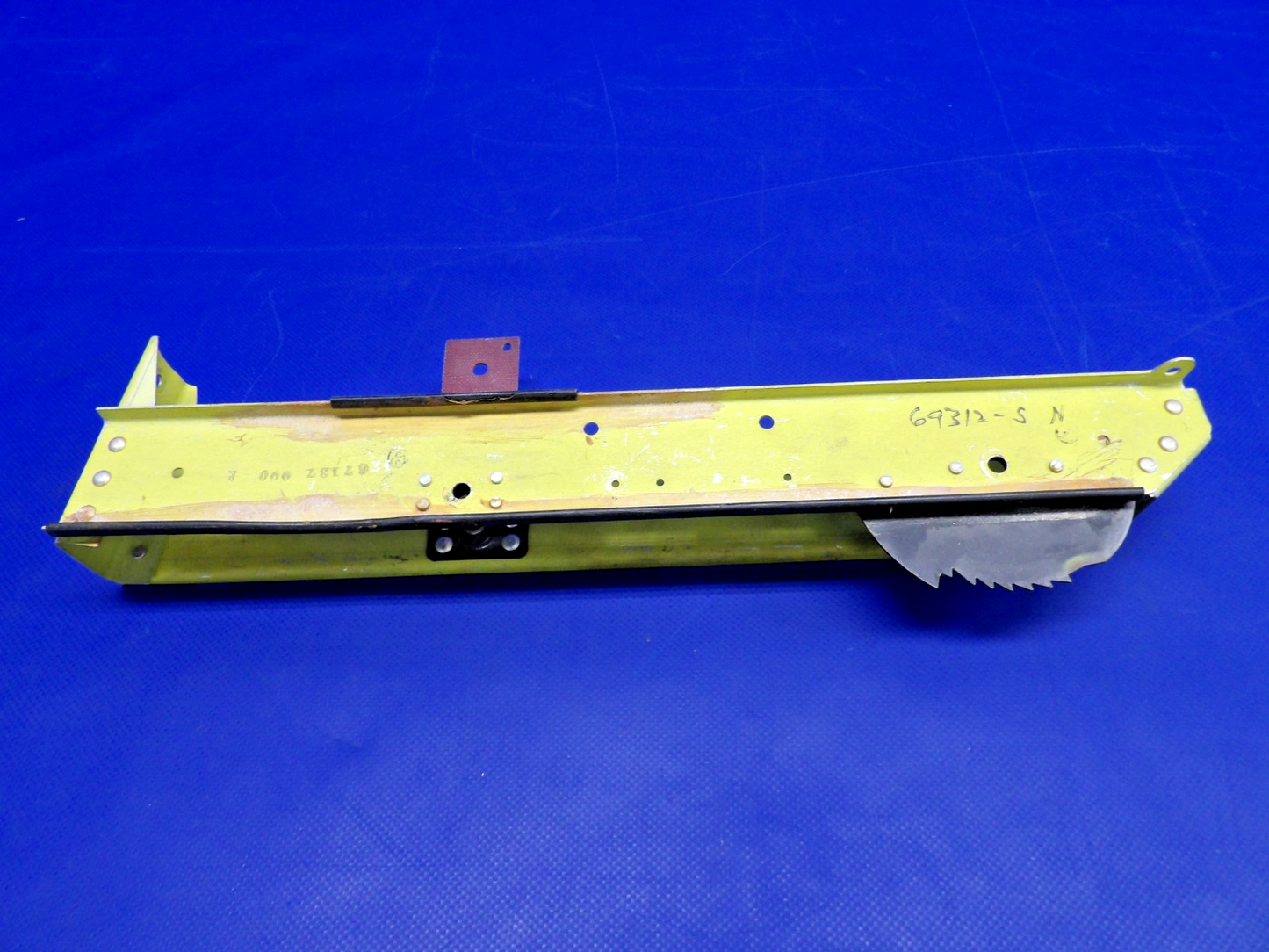 Piper PA-28 Parking Hand Brake Support Channel P/N 67137-00 (0426-1315)3