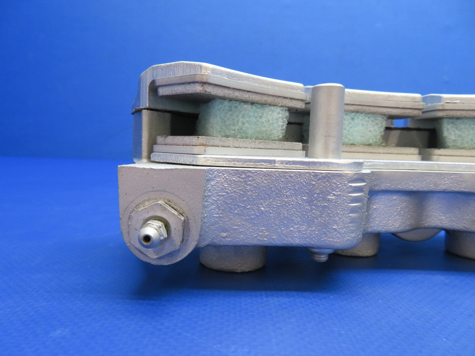 Cessna 421 Cleveland Brake Caliper w/ New Linings P/N 30-100 REBUILT (0326-1761)5