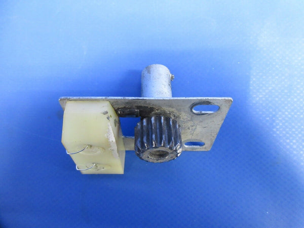 Cessna 177 / 177B Cardinal Cabin Door Clutch Assy LH P/N 1712080-1 (0824-1026)