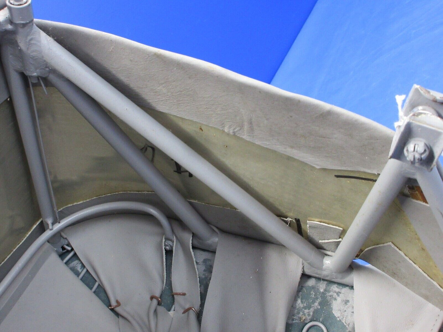 Piper PA-23-250 Aztec Center Seat Assy RH P/N 16481-03 (0624-1353)