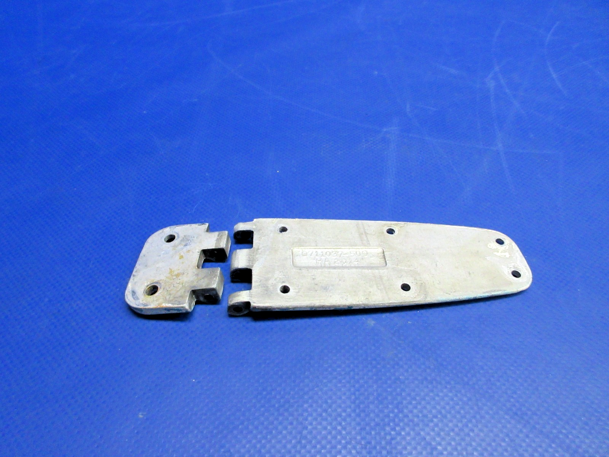 Cessna 150 / 152 RH LWR Cabin Door Hinge P/N 0413426-3, 0711037-500 (0926-876)2