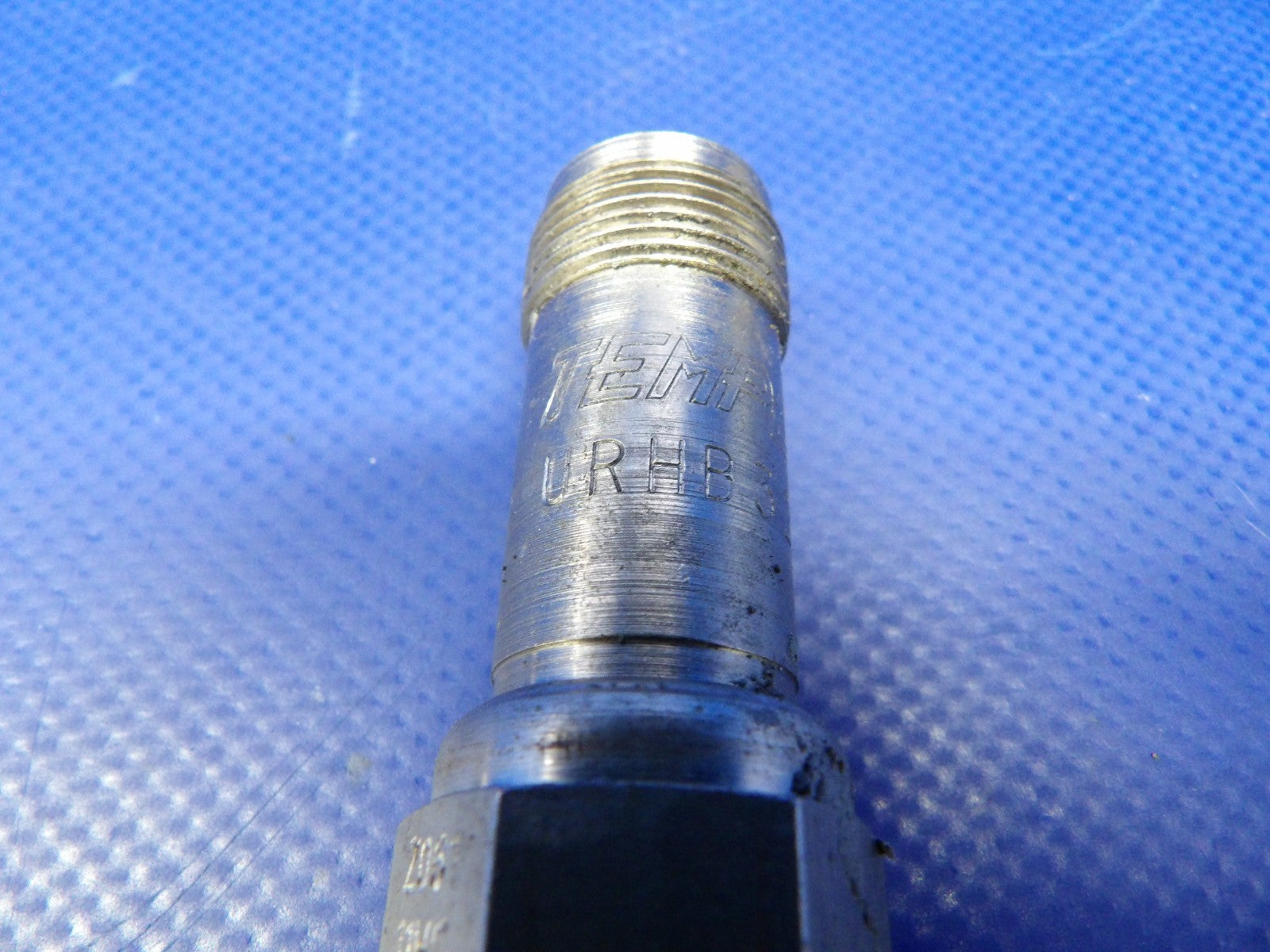 Enstrom 280FX Tempest Fine Wire Spark Plugs P/N URHB32S LOT OF 8 (0526-1364)2