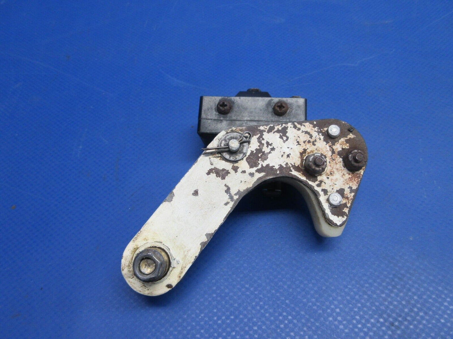Cessna 337 / P337H Skymaster Main Gear Uplock Pawl Assy LH 1541055-1 (0724-772)