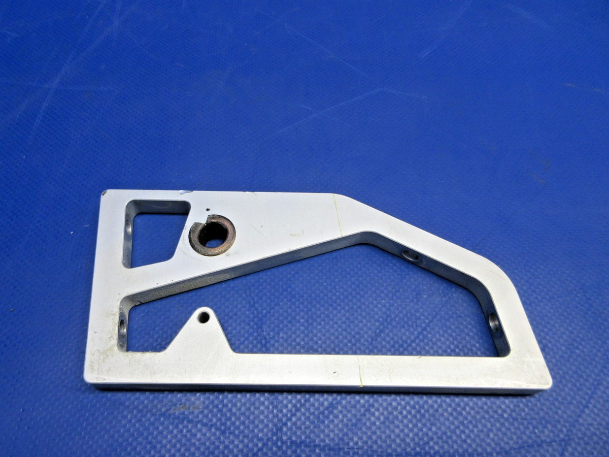 Diamond DA-40 Control Column Mounting Bracket P/N DA4-2703-15-00 (0926-885)1
