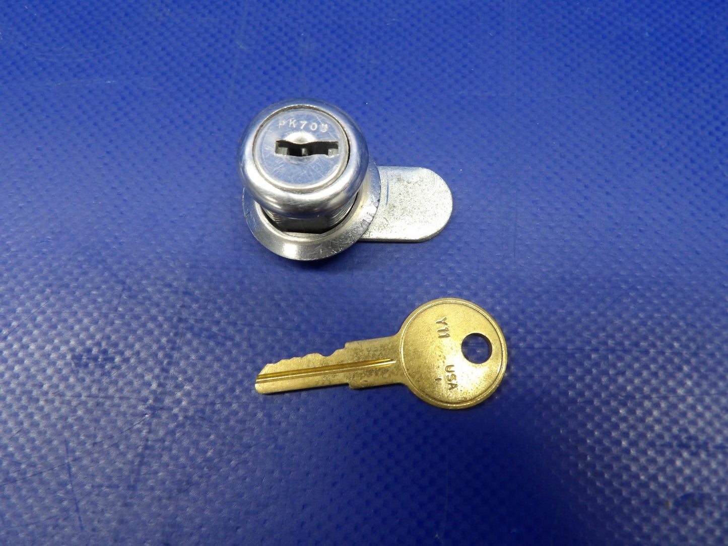 Piper PA-34-200T Seneca II Aft Cabin Door Lock w/ Key P/N 87329-11 (0626-1502)1
