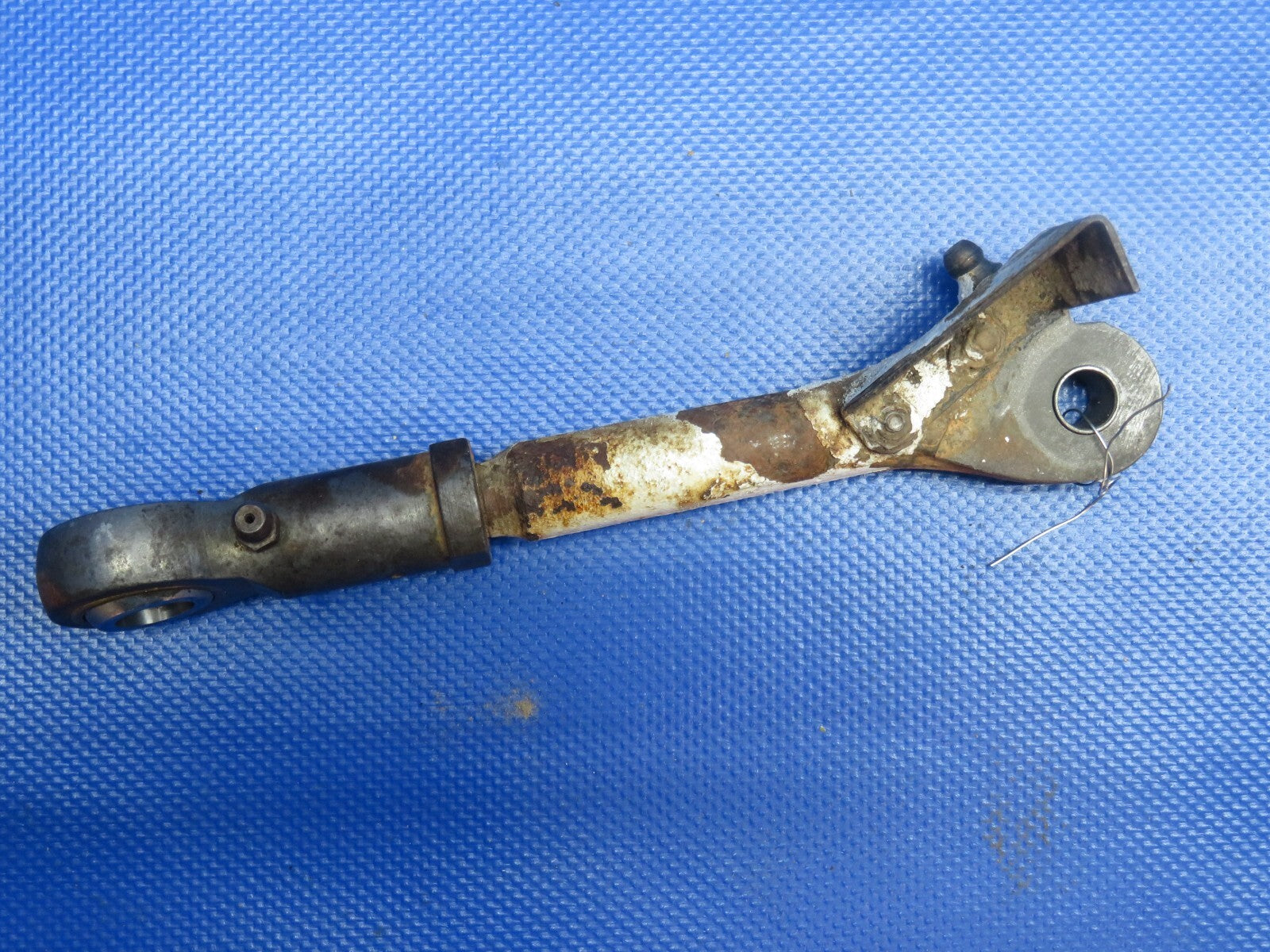 Piper Comanche LH Main Gear Link Assy Side Brace Lower P/N 20768-00 (1223-1135)2