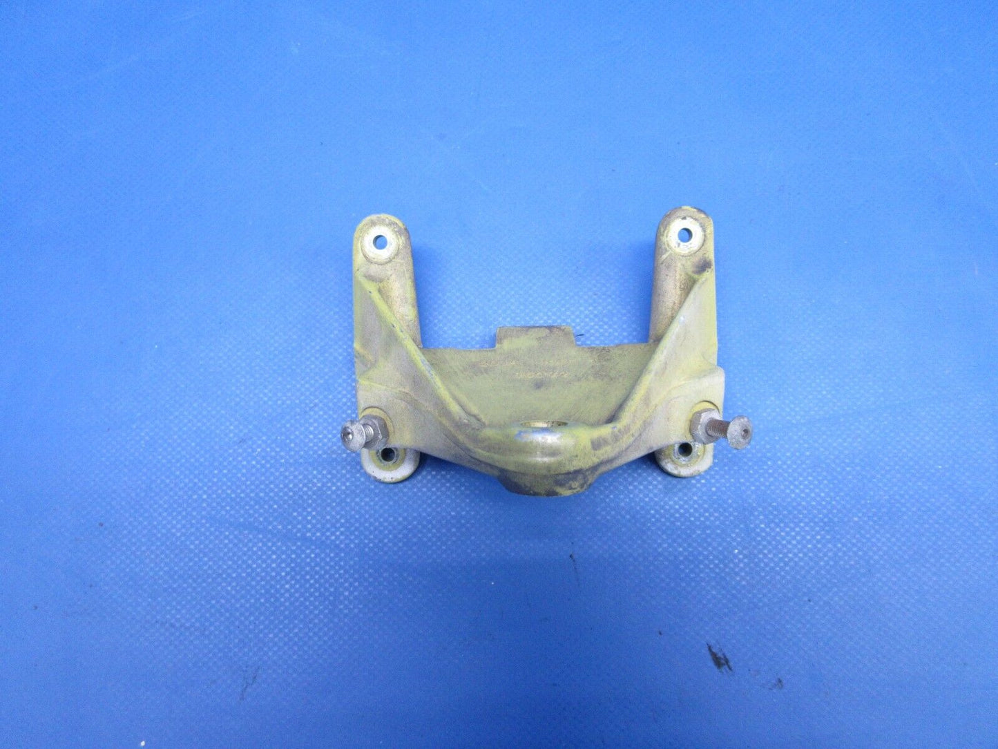 Piper PA-23-250 Aztec Lower Rudder Hinge Assy P/N 16079-00 (0624-847)