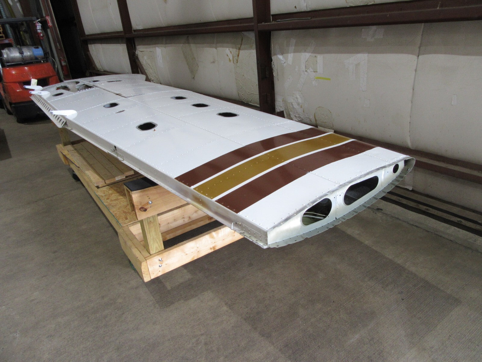 1977 Piper PA-28R-201T Arrow LH Wing P/N 35630-920 (0822-103)4