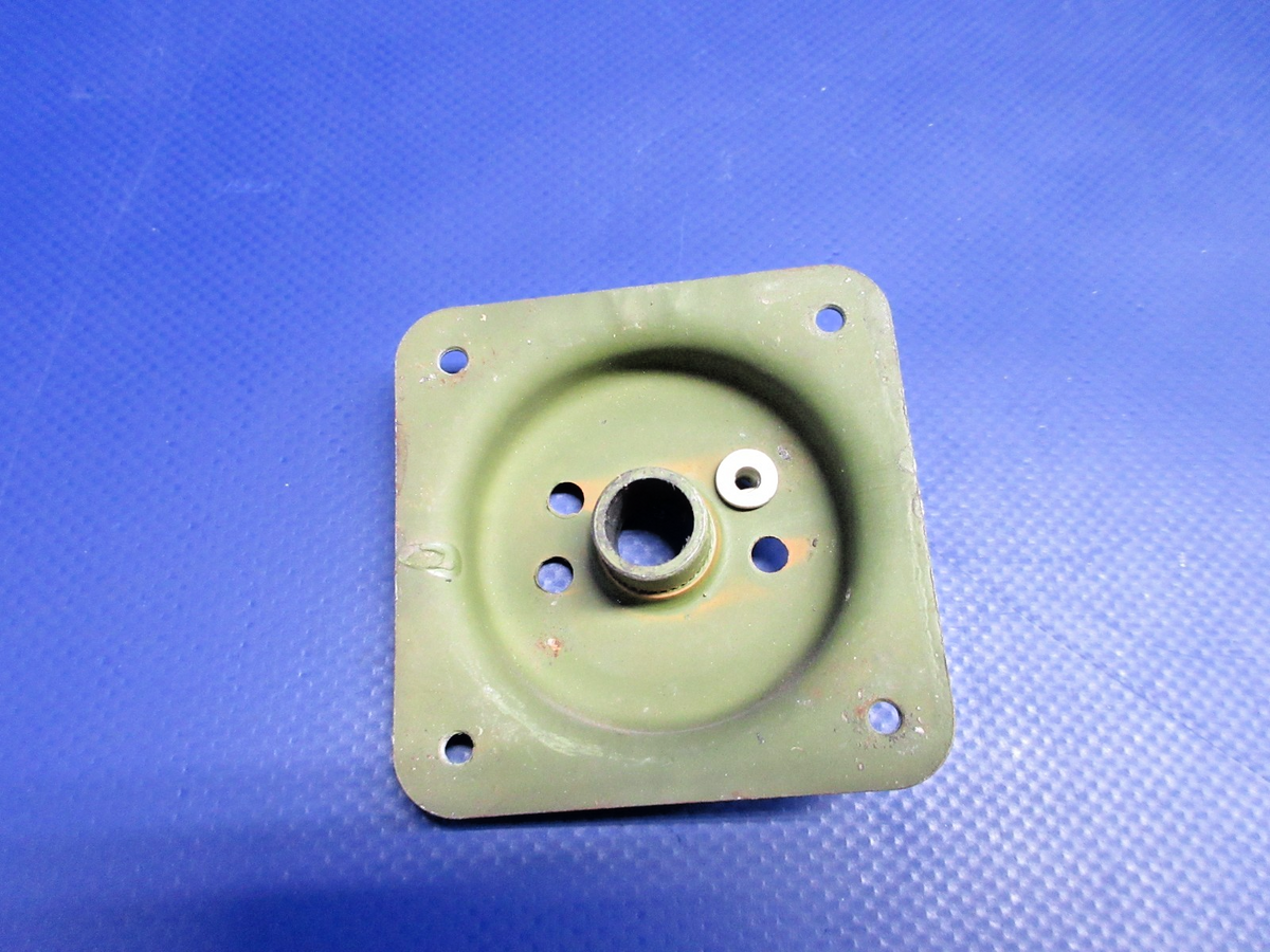 Cessna 172 / 172M Cabin Door Handle Shaft Plate P/N 0413195-5 (0926-863)1