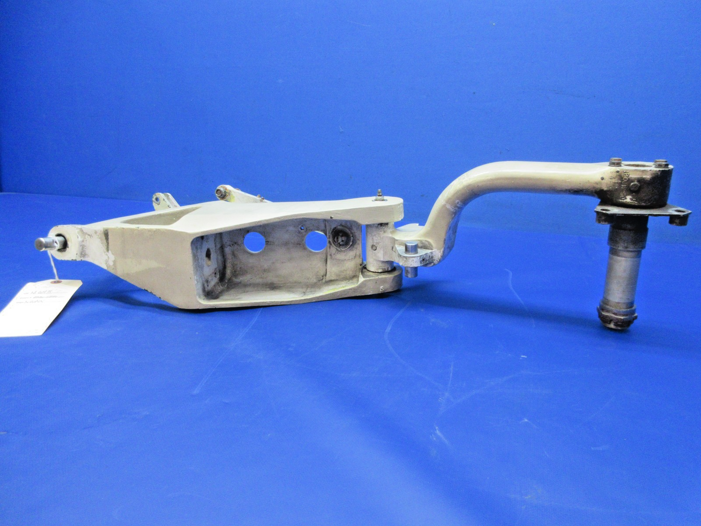 Beech 76 Duchess LH Main Landing Gear P/N 105-810019-1 (0526-2046)5