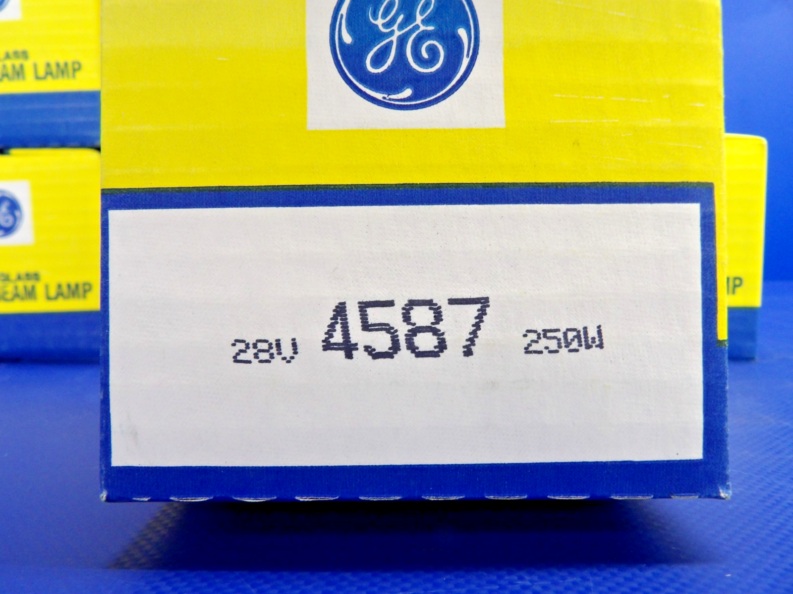 General Electric Landing Gear Lamp 28V 250W P/N 4587 LOT OF 8 (0426-1303)1