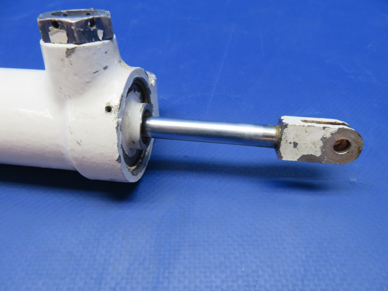 Cessna 310 / 310I Shimmy Dampener P/N 0842400-1 (0326-887)2