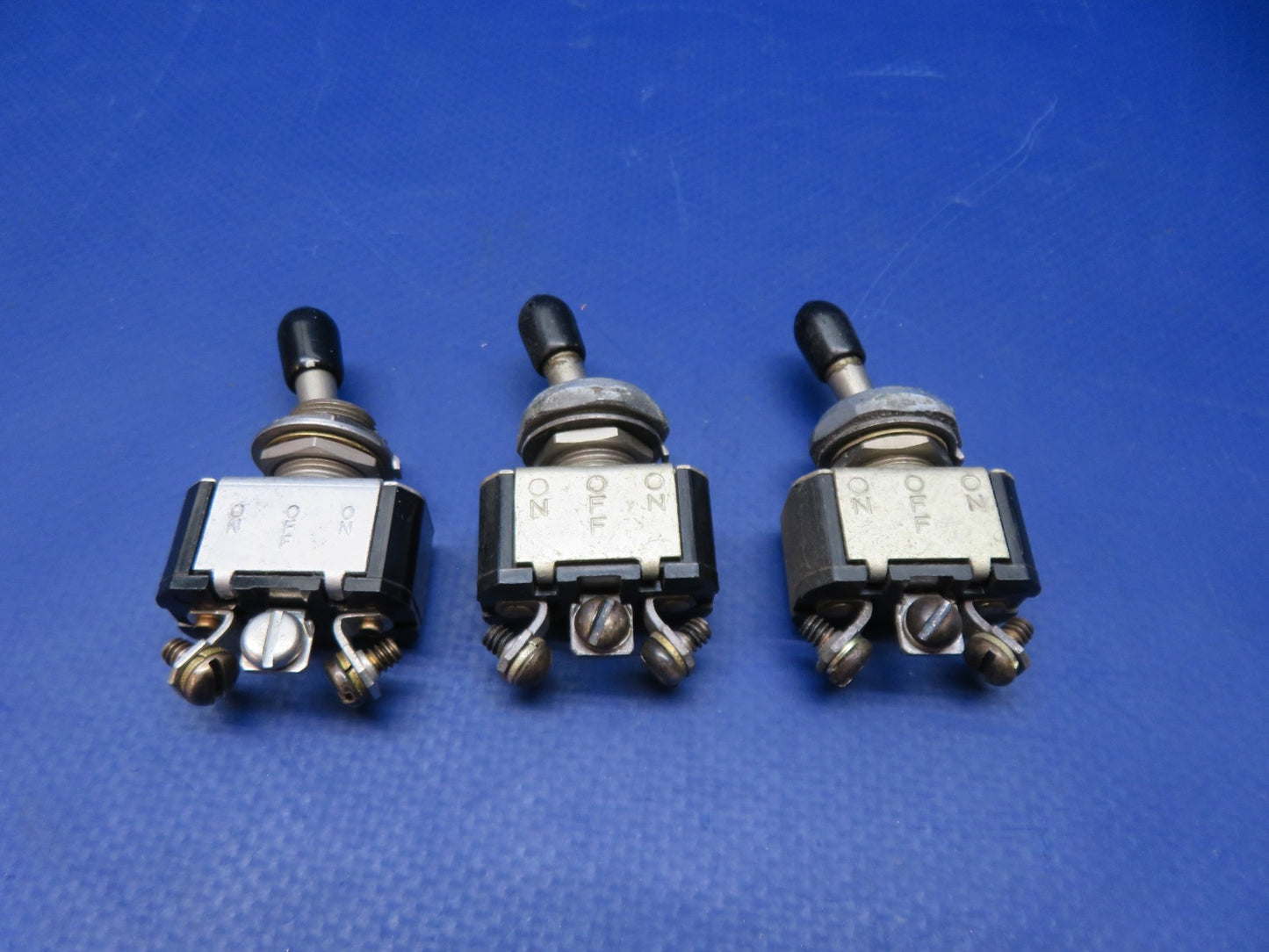 Cessna 421 Toggle Switch Cutler-Hammer AN3021-1, MS35058-21 LOT OF 3 (0326-232)7