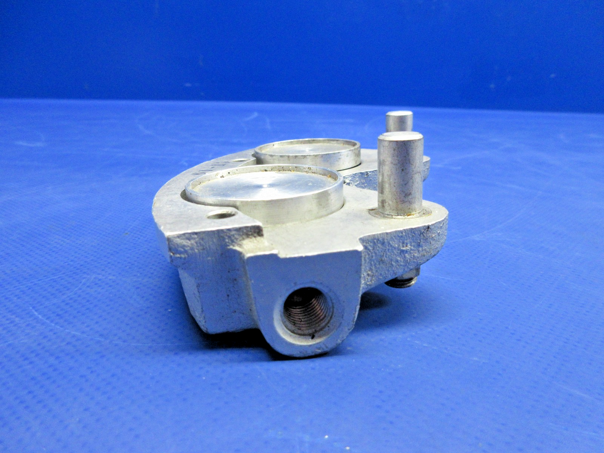 Cleveland 30-23 Brake Caliper & Pucks P/N 061-06500 NOS (0926-771)3