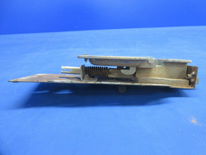 Cessna 150 / 150L Right Hand Cabin Door Latch P/N 0413387-4 (1024-877)