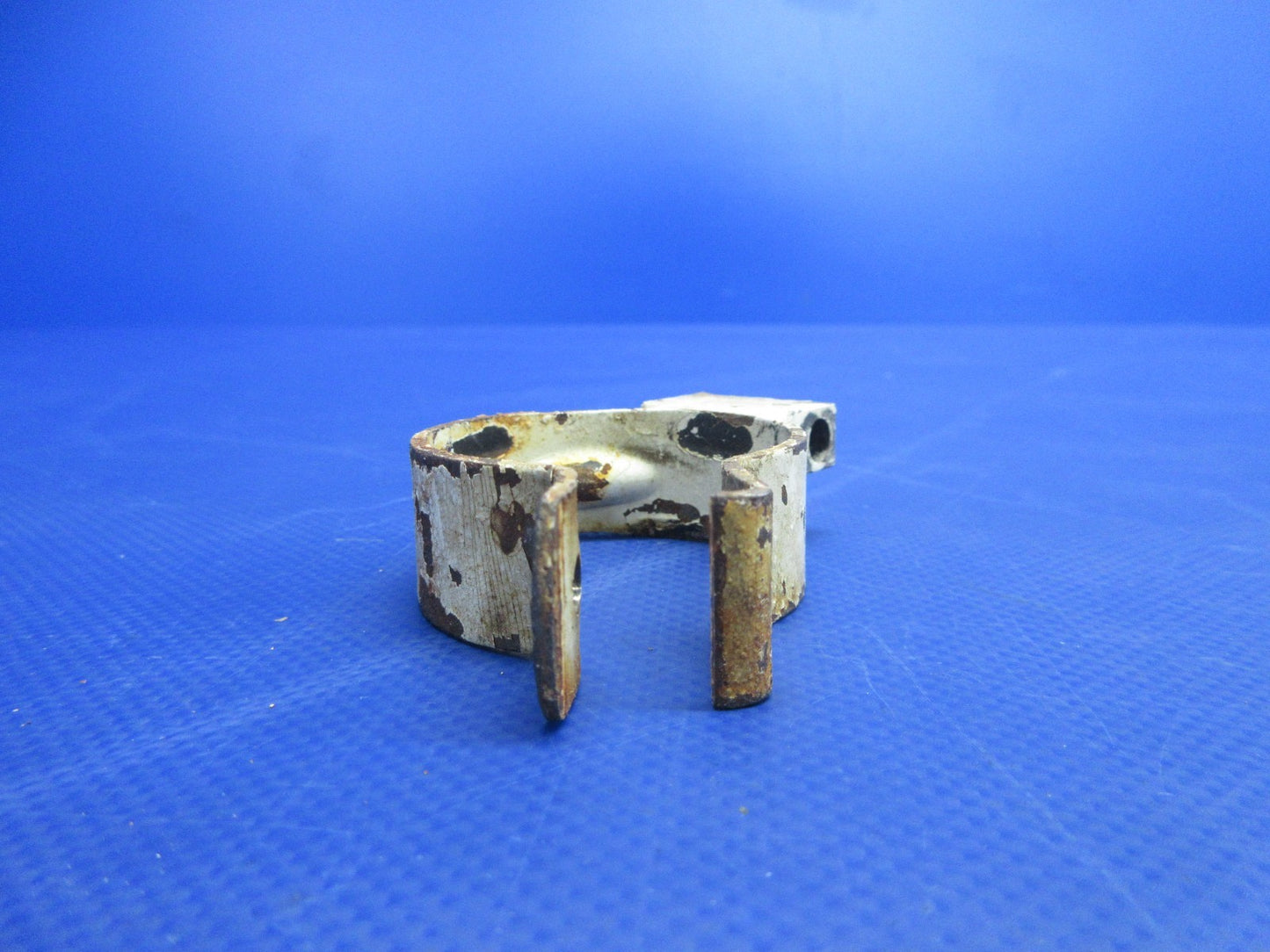 Piper PA-28R / PA-32RT Maeco Shimmy Dampener Clamp P/N 67244-00 (0626-894)4