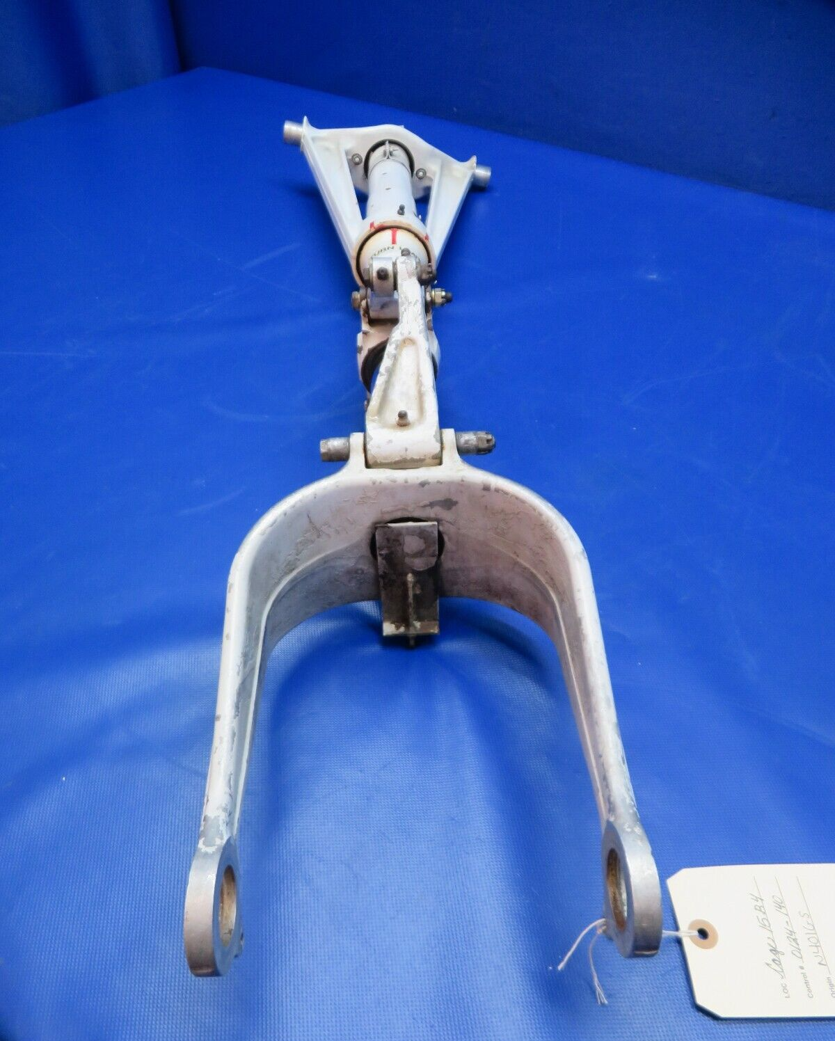 Cessna 401 / 401A Nose Gear Strut Assy P/N 5042000-218 (0124-140)
