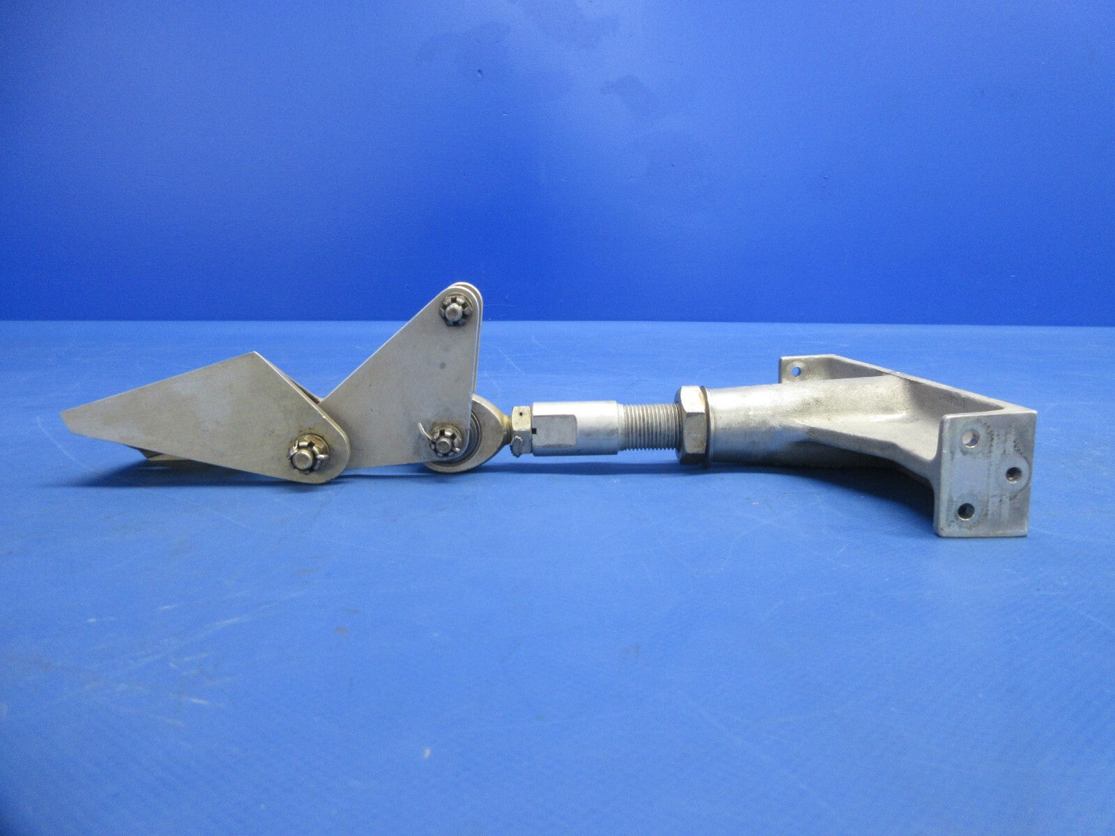 Enstrom 280FX Belt Tension Idler Actuator Yoke End P/N 28-13299-1 (1124-804)5