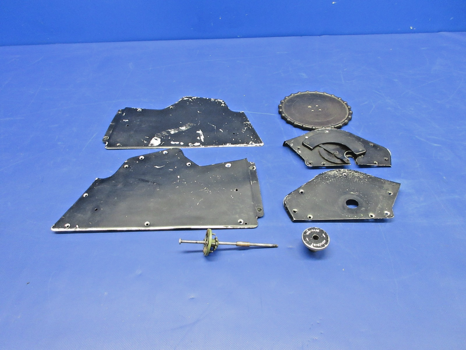 Cessna 310 / 310I Control Pedestal & Trim Wheel P/N 0861100-84 (0326-871)0